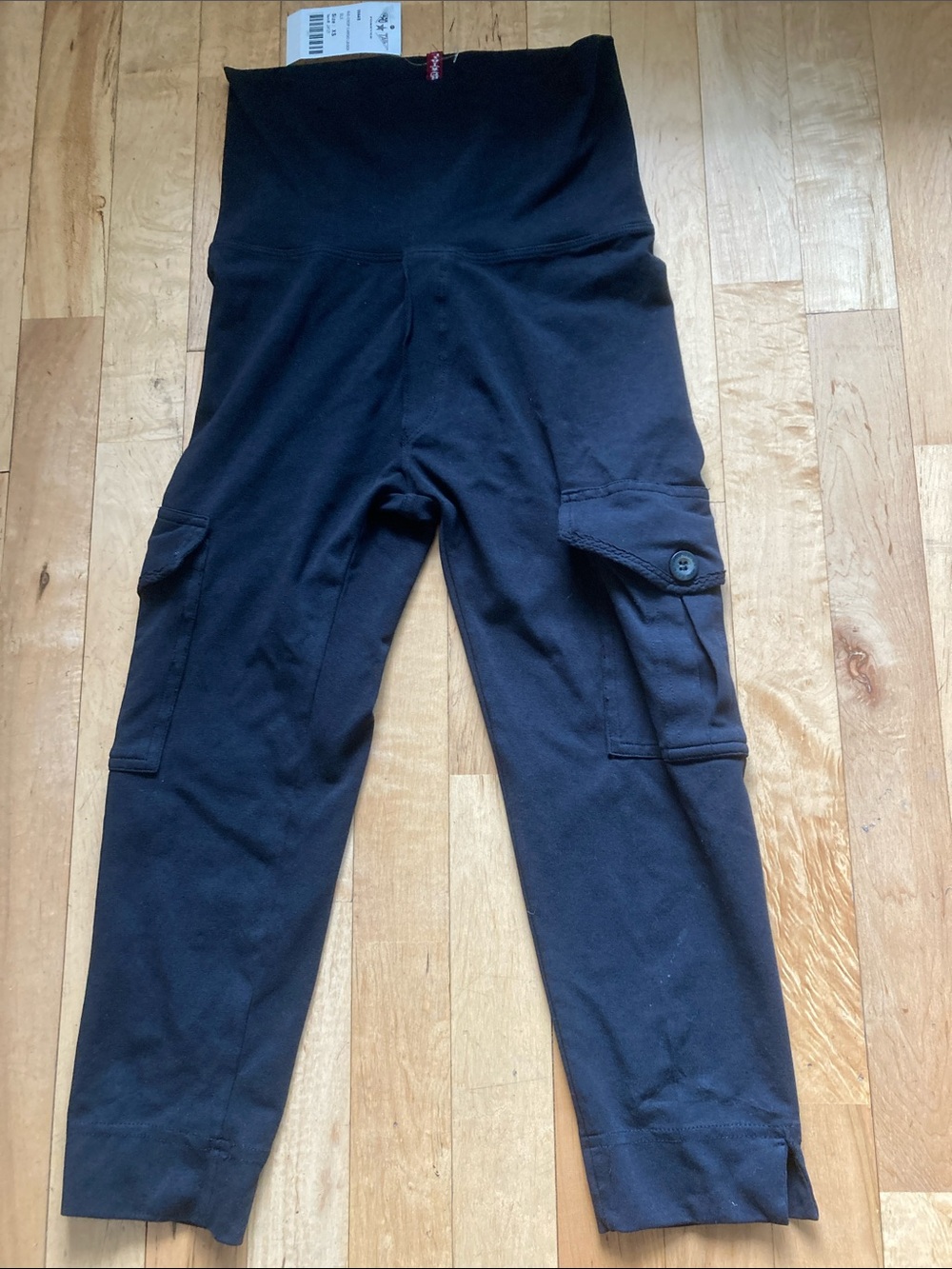 NWT hard tail, crop cargo leggings xs